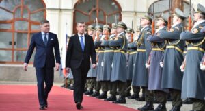 Slovenská zkušenost jako strašák pro Česko. Probudí nás z iluze neškodné Babišovy vlády?