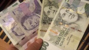 Štědrá vláda na důchodcích nešetří. Chce jim nadělit desítky miliard, co bude dál politiky nezajímá