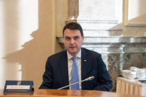 Motoristé vstoupili do vlády s tvrdým pravicovým programem a odešli s bezzubými kompromisy. Voliči, kteří brali sliby vážně, už odešli