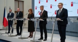 Vláda, která si najme armádu právníků na vyloučení soudce Ústavního soudu, nepotřebuje soud — potřebuje zrcadlo