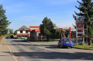 U vlády jsou Motoristé, přesto Česko za naftu po zdražení platilo nejvíc v Evropě. Populistické řeči politiků nám nepomůžou