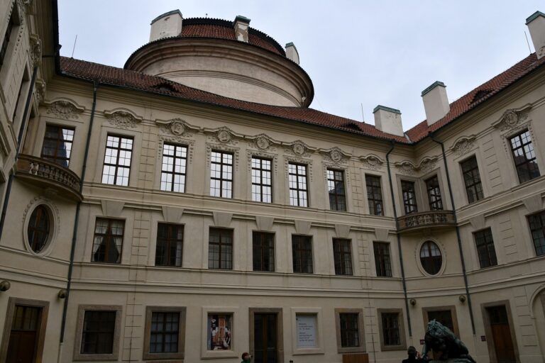 Praha Sternbersky palac nadvori