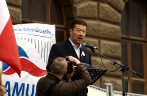 SPD už neví, jak na sebe přitáhnout pozornost. Nesmyslný nápad na odebrání vyznamenání Zelenskému sepsul i Macinka
