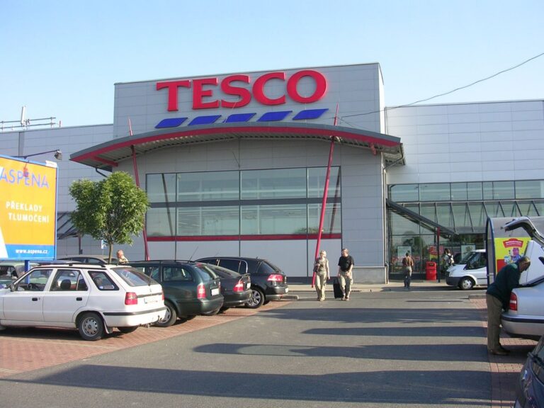 Tesco Zlicin hlavni vchod