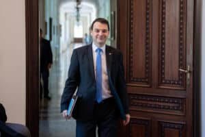Macinka si dává kafíčko s ruskou velvyslankyní a Okamura letí s delegací do Číny. Vládní priority v zahraniční politice to vystihuje dokonale