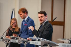 Slabost, nebo promyšlená strategie? Motoristé si Babiše omotali kolem prstu a ten nemá dost odvahy se s jejich skandály vypořádat