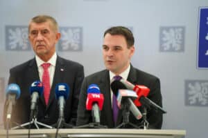 Motoristní voliči mají Macinky plné zuby. Chtěli suverénní stranu, dostali ministra, který je jako slon v porcelánu