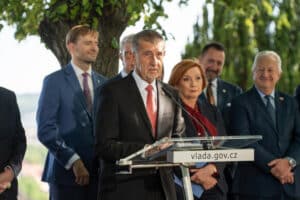 Proč se politici přezentují na kulturních akcích? Festival KVIFF potvrdil, že dělají víc škody než užitku – kultuře i sami sobě