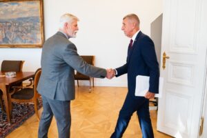Bude se teď prezident s vládou bavit jen skrze Ústavní soud? Komunikace selhala dávno před Ankarou, jen jsme to nechtěli vidět