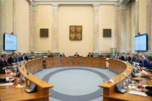 Vláda rozhodla: Rodičák sice stoupne, ale jen někomu. Nefér pravidla lidi akorát naštvou