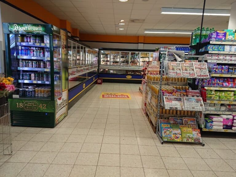 2022 07 17 Interiors of Albert Supermarket Praha Nisa 03