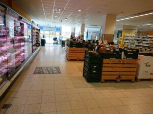 Že máme drahé potraviny? Mléko či máslo za pár korun mluví za vše, jídlo je v Česku levnější než kdy dřív