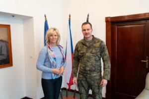 Řehka odkládá uniformu a dere se do politiky. Další voják, kterému se zalíbila moc